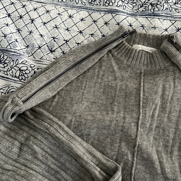 Gray Sweater - Picture 4 of 6